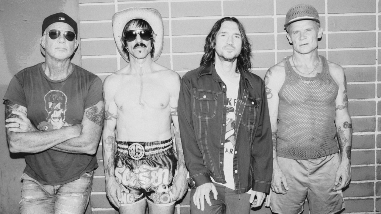 Οι Red Hot Chili Peppers αποκτούν το αστέρι τους στο Hollywood Walk Of Fame