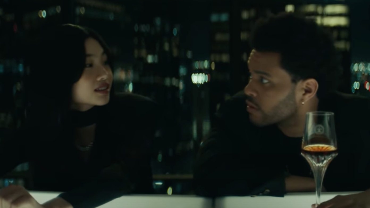 O The Weeknd κυκλοφορεί το νέο βίντεο για το Out Of Time με τον ηθοποιό του Squid Game ΗοYeon Jung και cameo από Jim Carrey